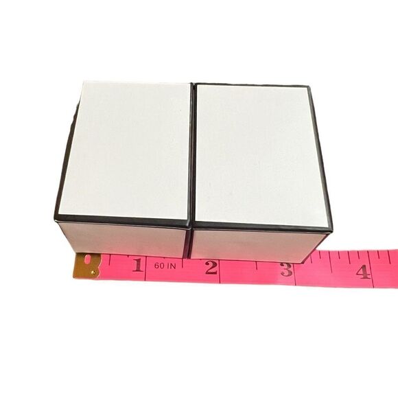 CHANEL Small Gift Box - Picture 5 of 9